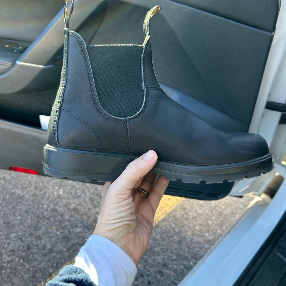 Blundstone women’s black boots size 8